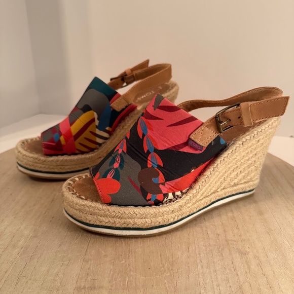 TOMS Women’s 6.5 Multicolor Canvas Espadrille Wedge Sandals Peep Toe Ankle Strap - Picture 1 of 7